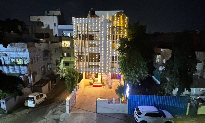 Sadar Hotel | JK Rooms 149 Thakur Galaxy