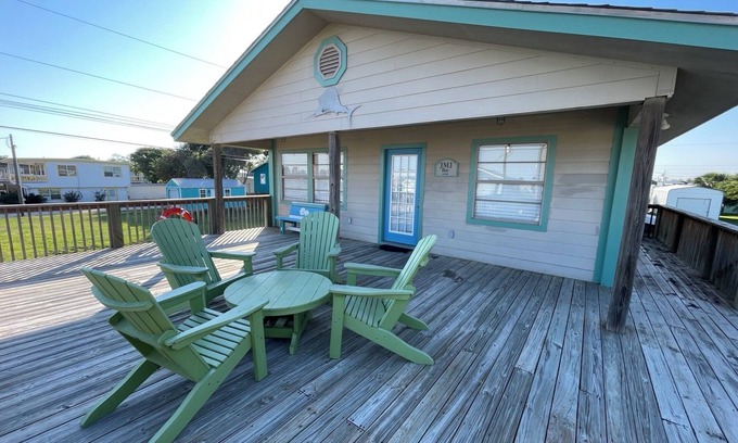 Port O Connor House | JMJ BAY is Close to Beach in POC Charming Family Retreat