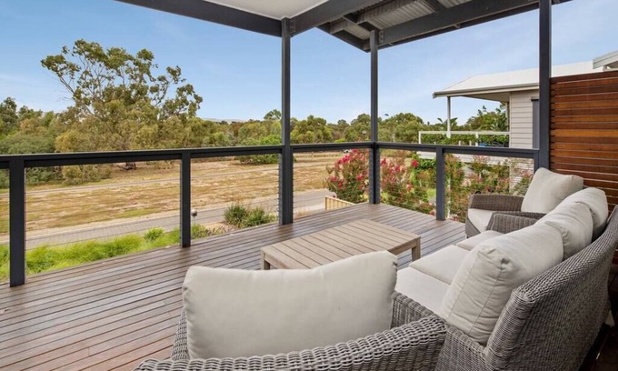 Aldinga Beach House | Jo's Sanctuary- 4 Bdrms, Sleeps 10, Beach & scrub