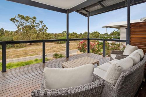 Aldinga Beach House | Jo's Sanctuary- 4 Bdrms Sleeps 10 Beach & scrub