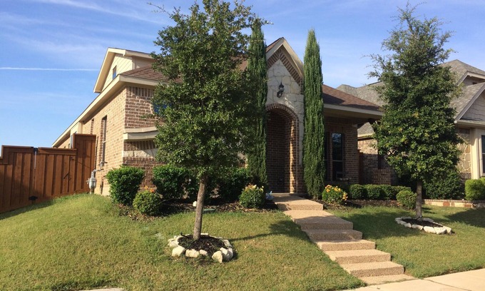 Tarrant County House | Joe Pool Lake Resort Style-Upscale Gorgeous Home!