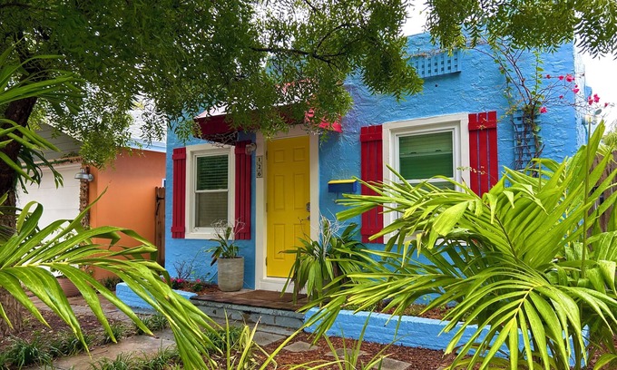 Lake Worth Cottage | Joel's place: cozy 2 bedroom cottage with heated pool
