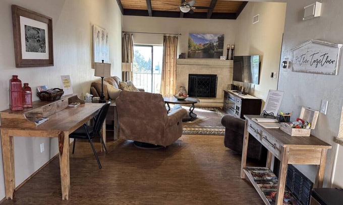 Oak Creek Condo | Johnny's Sedona Getaway - 2 Primary Suites 2 Bath