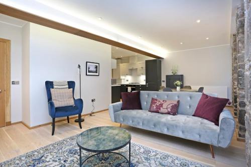 Old Town Apartment | JOIVY Beautiful 2 bed flat on the Royal Mile