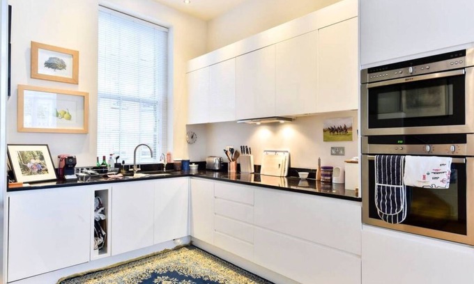 Pimlico Apartment | JOIVY Splendid 3 bed with roof terrace in leafy Pimlico
