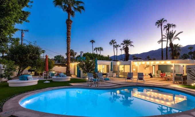 Palm Springs House | Jolly Rancher at Little Beverly Hills – Midcentury Pool Home w/Spa, Fire Pit & Putting Green