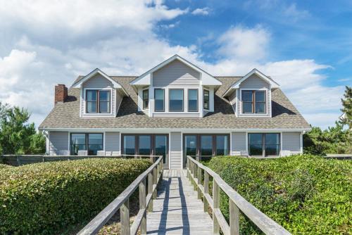 Caswell Beach House | Jonahs Whale by Oak Island Accommodations