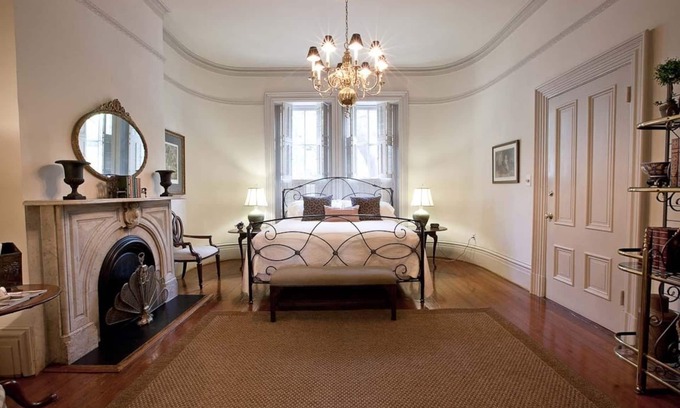 Historic Downtown Savannah Apartment | Jones Street Getaway w/Lunch from Mrs. Wilkes Restaurant by Lucky Savannah