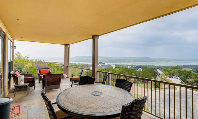 Jonestown Condo | Jonestown Condo on Lake Travis w/2 Balconies!