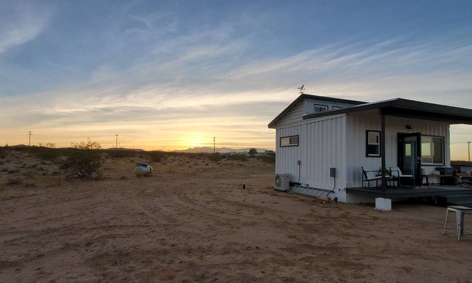 Joshua Tree House | Joshua Tree retreat! Cozy 1 Bedroom 1 Bathroom Tiny Home!