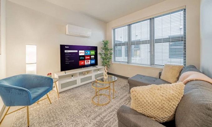 Westown Apartment | Journal Commons 424 · Historic Hidden Gem 1 BR | High Speed WI-FI | Gym