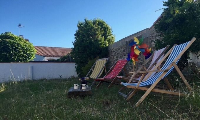 L'Epine House | Joyeux Refuge De Famille in the heart of a charming island village
