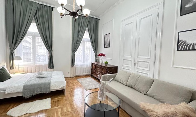 Corvin negyed House | Jozsef 68 Apartment - Near NewYork Cafe
