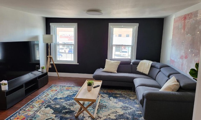 Vanier North Apartment | JstLikeHome - Old Ottawa Suite & Guesthouse