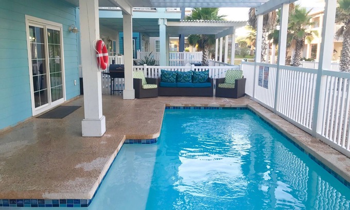 Port Aransas House | July 28 & 29 -2 Nt SPECIAL! 6 BR ~5.5 BA ~Beach Access ~Private Pool ~Sleeps 16