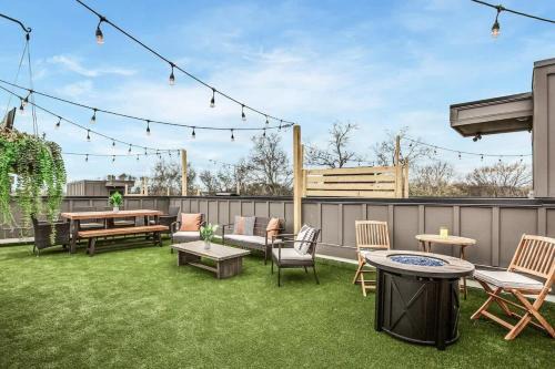 Cleveland Park House | June's Nash Home 4 Miles to Broadway-Rooftop Patio