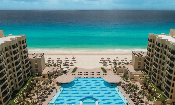 Zona Hotelera Resort | Junior Suite Beachfront at The Royal Sands
