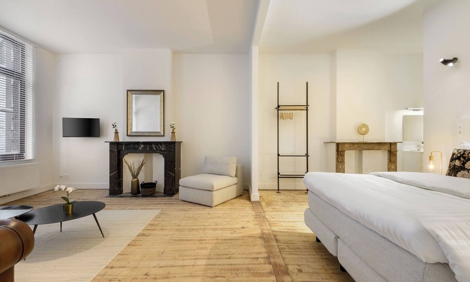 Antwerp Apartment | Junior Suite in The Heart of Antwerp