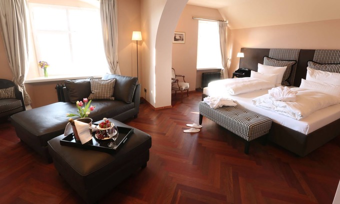 Allensbach Apartment | Junior suite in the castle