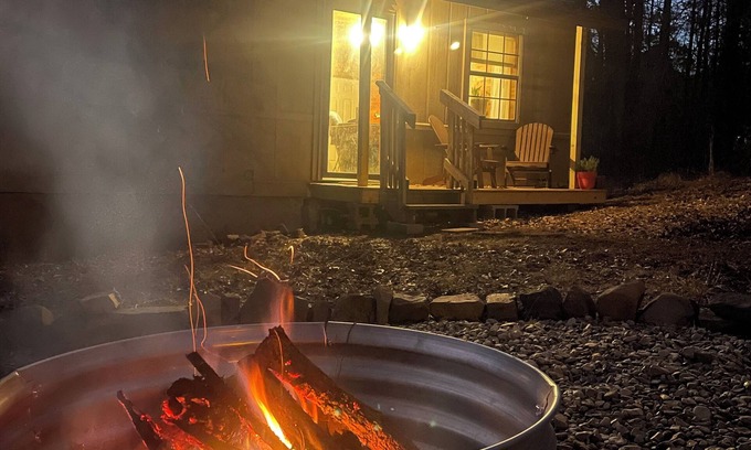 Dardanelle House | Juniper House, sweet little house tucked into the trees