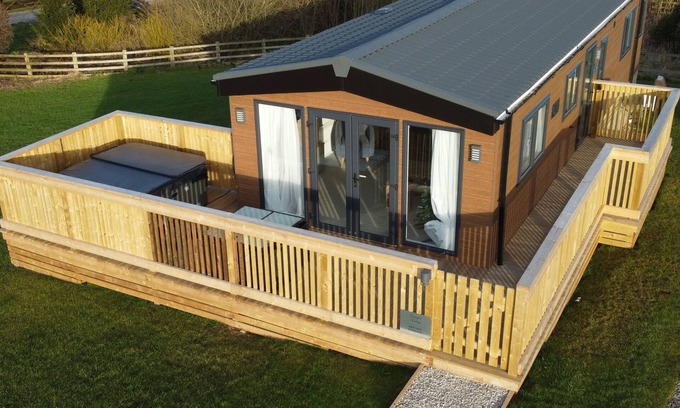 Briggswath Cottage | JUNIPER LODGE, pet friendly, with hot tub in Whitby