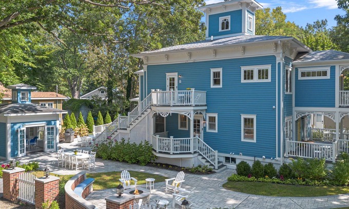 Union Pier Apartment | Juniper Presents: 8-Bdrm Suites in Iconic Union Pier Summer House