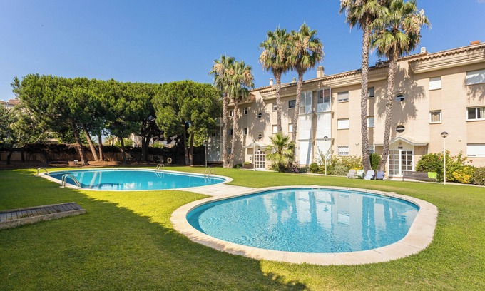 Castell-Platja d'Aro Condo | Just 2 steps from San Pol Beach! SeaBreezeHeaven: Terrace BBQ, Sea & Pool Views