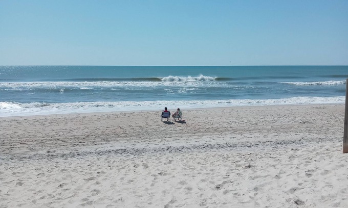 Surf City Apartment | Just a 2 minute walk to the Atlantic Ocean!n