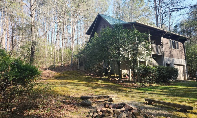 Ellijay Cabin | 'Just a Step Away' - a Secluded Cabin on Stover Creek w/Fiber Wi-Fi & Hot Tub