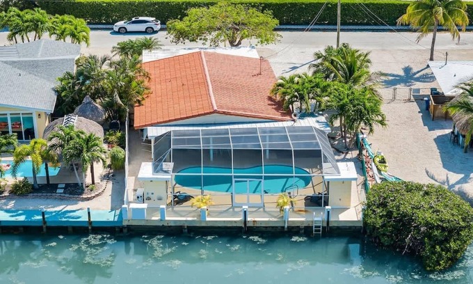 Marathon House | Just Beachy! Private Pool, Dockage, Short Walk to Sombrero Beach