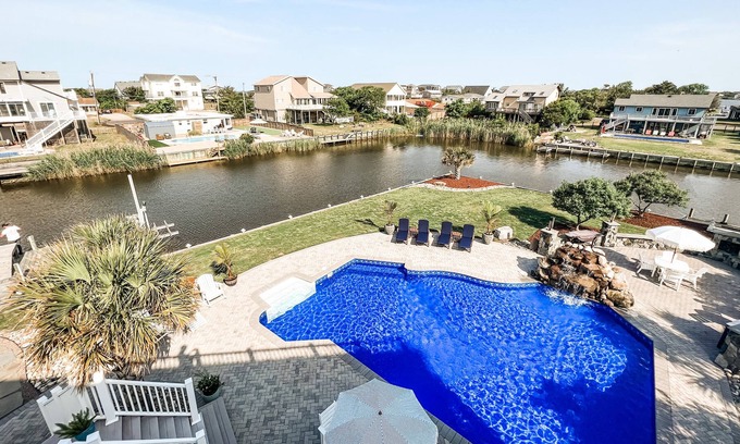 Sandbridge Cottage | Just Like Heaven- Sandbridge - Waterfront Luxury w/ Backyard Oasis & Golf Cart