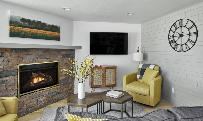Snowmass Village Condo | Just off Fanny Hill - Completely renovated