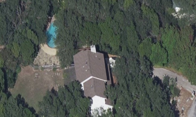 Woodlake Trails House | Just Outside of Austin.Quiet, Serene 3 bedroom+ with Pool & Pond