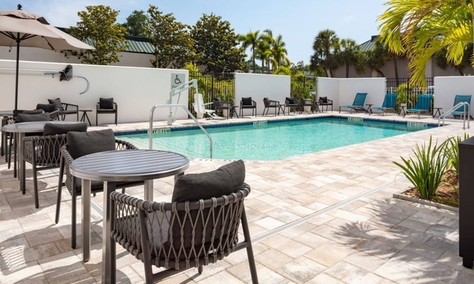 Clearwater Hotel | Just What You Were Looking For! 2 Comfortable Units, Free Breakfast, Pool