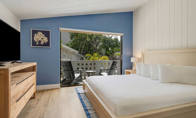 Islamorada Hotel | Just What You Were Looking For! Free Breakfast, Onsite Pool, Free Parking