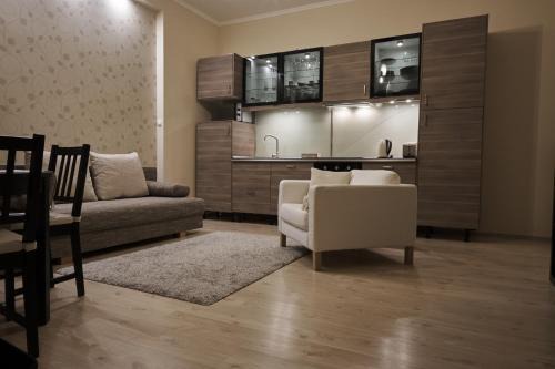 Inner City Budapest Apartment | Károlyi Garden | hostAID