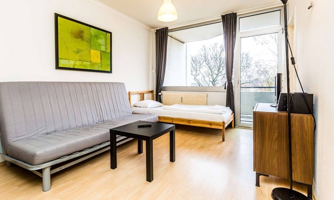 Ostheim Apartment | K03 Fitter's apartment near Cologne exhibition center with balcony and free WiFi