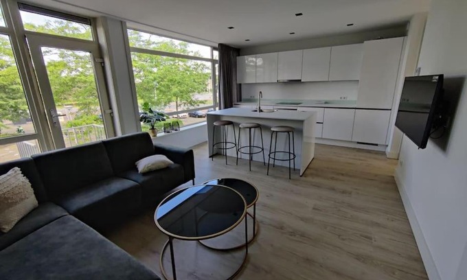 Eindhoven Apartment | K50169 Modern apartment near the center and free parking