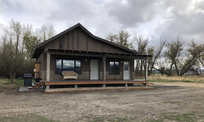 Ennis Cabin | K6 Cabin on Jeffers Ranch