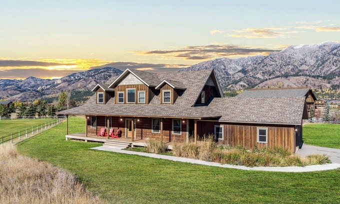 Alpine Northwest House | KABINO: Airpark Fishing Foosball Snowmobile