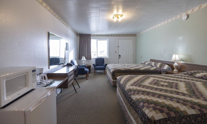 Frontier House | KABINO: Fossil Butte Motel #02 2QueenBeds A/C Mini Fridge Microwave Cable Wifi