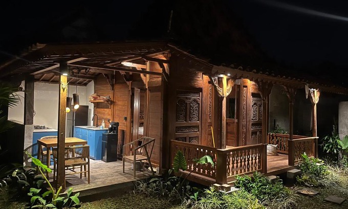 Kedewatan House | Kaiwatu House