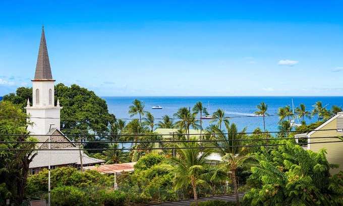 Historic Kailua Village Apartment | Kalanikai 306