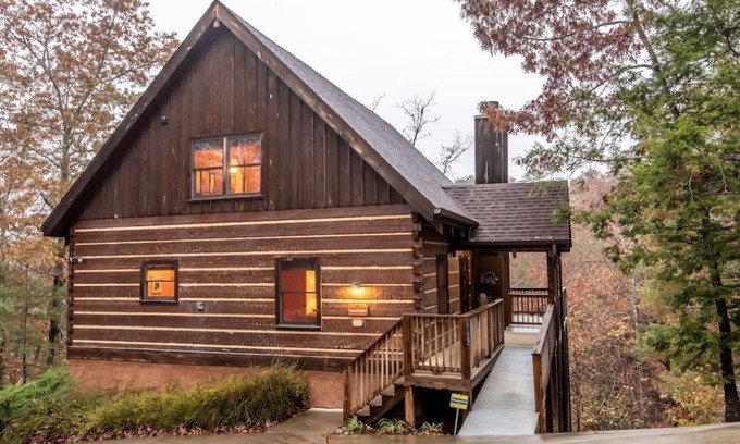 Townsend Cabin | Kallithea ~ Modern rustic luxury on the peaceful side of the Smokies!