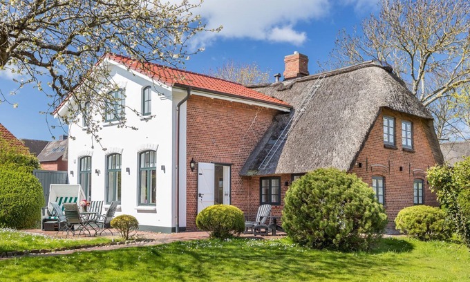 Tinnum House | Kampende I - Historisches Reetdachhaus mit ca. 185 m² Nutzfläche im Erd- und Obergeschoss