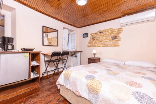 Old Town Apartment | Kampielo Homes - Budget room prv bathroom