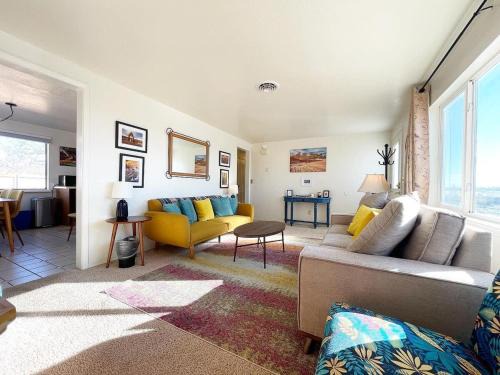 Kanab House | Kanab home with HUGE fenced in backyard-Pets Welcome