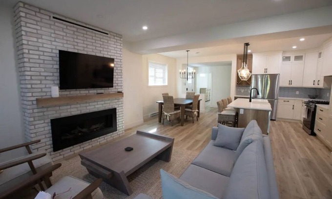 Okanagan-Similkameen House | Kannen Cove 5 Bedroom Lake Cottage