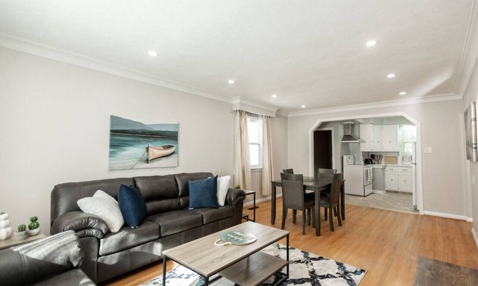 Barrie House | KAR-26 Agnes st (3B)