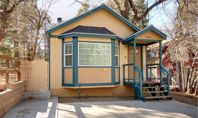 Big Bear Lake House | Karin's Cottage - Close to Bear Mountain and Snow Summit